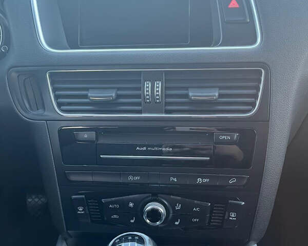 Серый Ауди Ку 5, объемом двигателя 1.97 л и пробегом 330 тыс. км за 17000 $, фото 6 на Automoto.ua