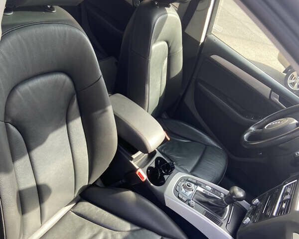 Серый Ауди Ку 5, объемом двигателя 3 л и пробегом 207 тыс. км за 21900 $, фото 1 на Automoto.ua