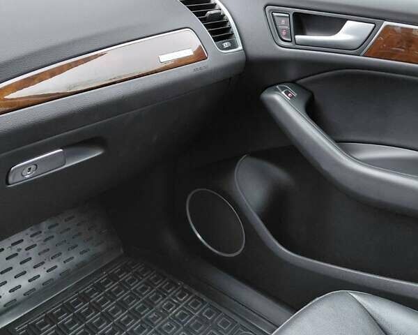 Серый Ауди Ку 5, объемом двигателя 3 л и пробегом 215 тыс. км за 16750 $, фото 75 на Automoto.ua