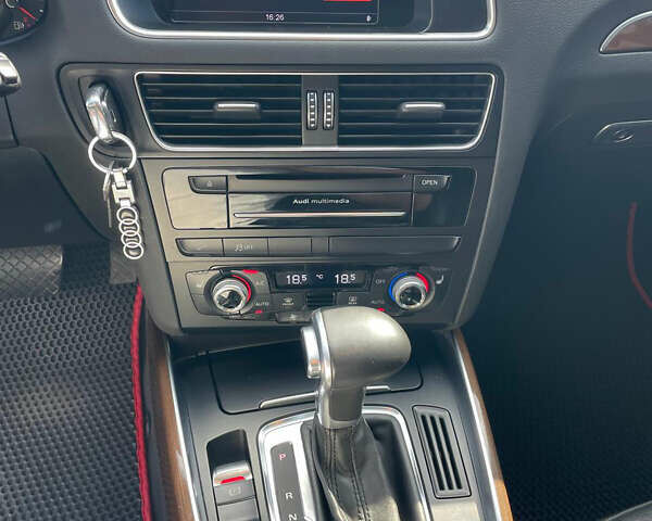 Серый Ауди Ку 5, объемом двигателя 1.98 л и пробегом 112 тыс. км за 18000 $, фото 8 на Automoto.ua