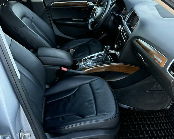 Сірий Ауді Ку 5, об'ємом двигуна 2 л та пробігом 210 тис. км за 14799 $, фото 41 на Automoto.ua