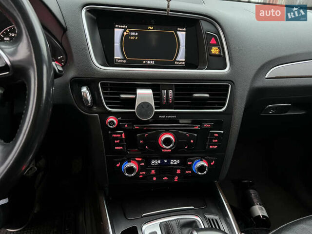 Серый Ауди Ку 5, объемом двигателя 2 л и пробегом 214 тыс. км за 15500 $, фото 31 на Automoto.ua
