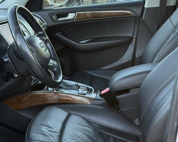 Сірий Ауді Ку 5, об'ємом двигуна 2 л та пробігом 210 тис. км за 14999 $, фото 35 на Automoto.ua