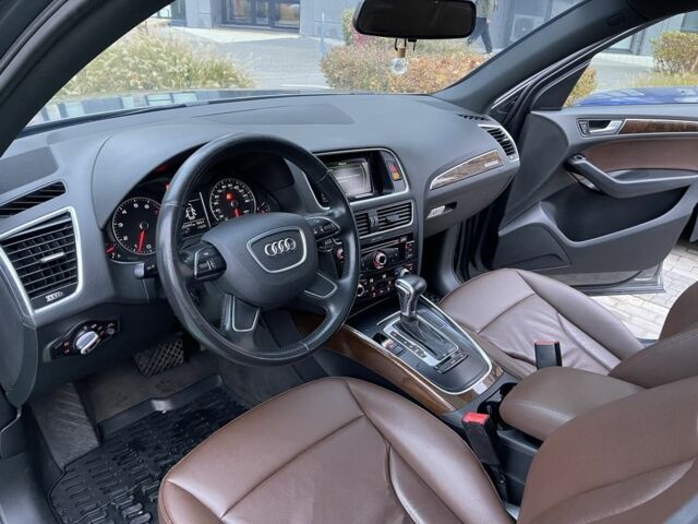 Сірий Ауді Ку 5, об'ємом двигуна 2 л та пробігом 250 тис. км за 14800 $, фото 15 на Automoto.ua