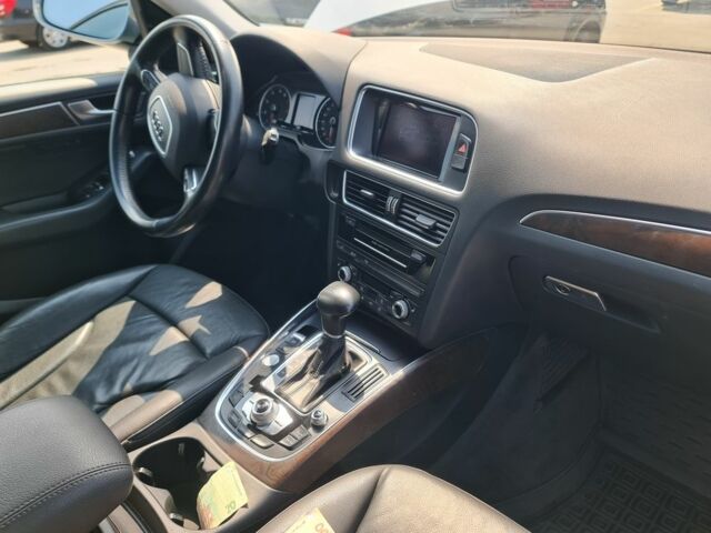 Сірий Ауді Ку 5, об'ємом двигуна 2 л та пробігом 130 тис. км за 16500 $, фото 11 на Automoto.ua