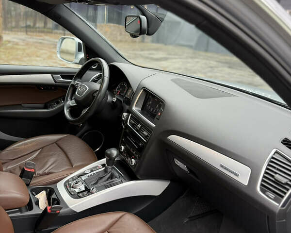 Сірий Ауді Ку 5, об'ємом двигуна 2 л та пробігом 180 тис. км за 16800 $, фото 17 на Automoto.ua