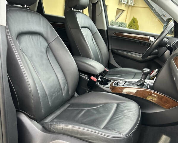 Сірий Ауді Ку 5, об'ємом двигуна 2 л та пробігом 220 тис. км за 15000 $, фото 78 на Automoto.ua