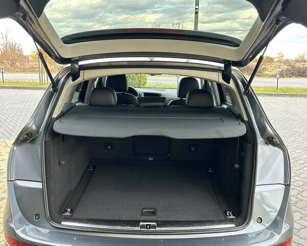 Сірий Ауді Ку 5, об'ємом двигуна 2 л та пробігом 220 тис. км за 15000 $, фото 116 на Automoto.ua