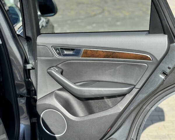 Серый Ауди Ку 5, объемом двигателя 2 л и пробегом 225 тыс. км за 14600 $, фото 13 на Automoto.ua