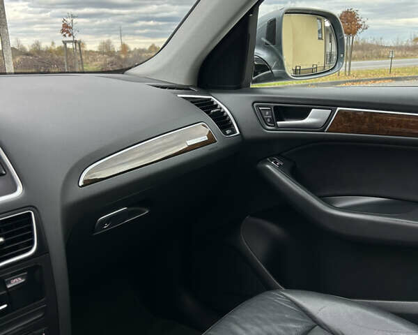 Сірий Ауді Ку 5, об'ємом двигуна 2 л та пробігом 220 тис. км за 15000 $, фото 109 на Automoto.ua