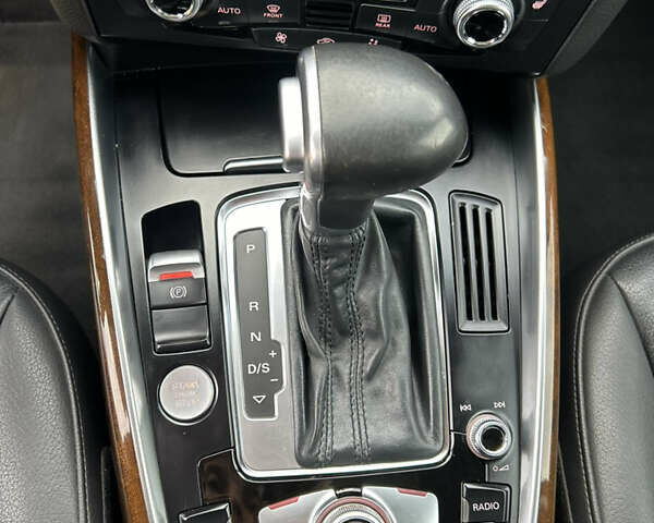 Сірий Ауді Ку 5, об'ємом двигуна 2 л та пробігом 220 тис. км за 15000 $, фото 61 на Automoto.ua