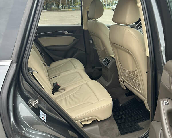 Сірий Ауді Ку 5, об'ємом двигуна 2 л та пробігом 212 тис. км за 18500 $, фото 13 на Automoto.ua