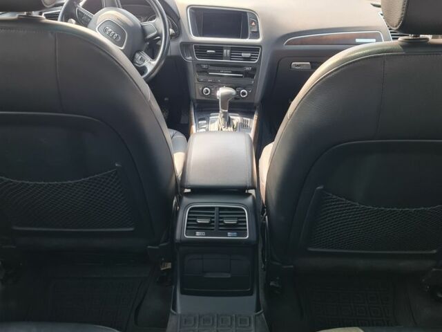 Сірий Ауді Ку 5, об'ємом двигуна 2 л та пробігом 130 тис. км за 16500 $, фото 16 на Automoto.ua