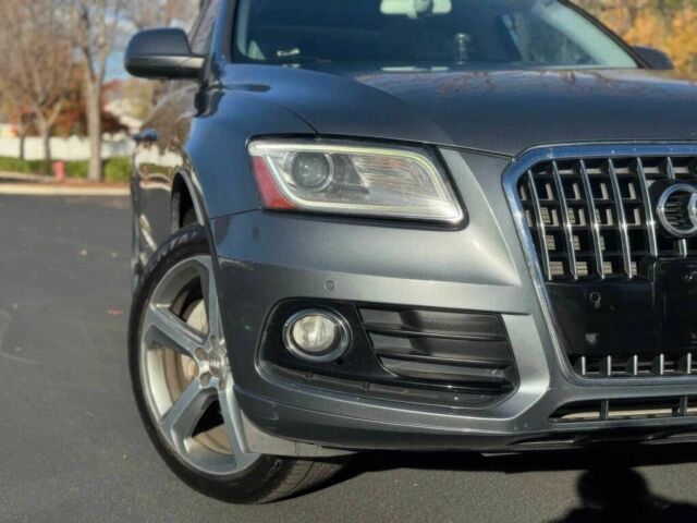 Серый Ауди Ку 5, объемом двигателя 3 л и пробегом 75 тыс. км за 10000 $, фото 5 на Automoto.ua