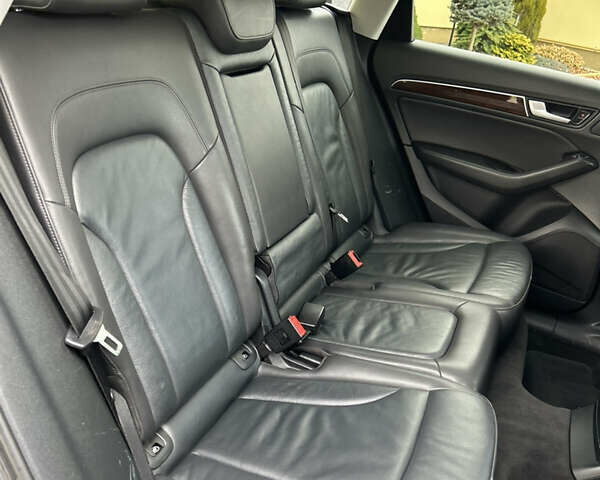 Сірий Ауді Ку 5, об'ємом двигуна 2 л та пробігом 220 тис. км за 15000 $, фото 82 на Automoto.ua