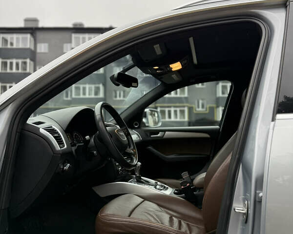 Сірий Ауді Ку 5, об'ємом двигуна 2 л та пробігом 180 тис. км за 16800 $, фото 13 на Automoto.ua