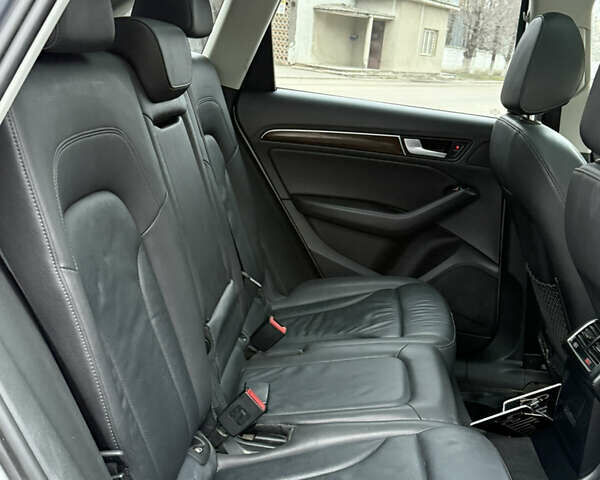 Серый Ауди Ку 5, объемом двигателя 2 л и пробегом 210 тыс. км за 13999 $, фото 31 на Automoto.ua