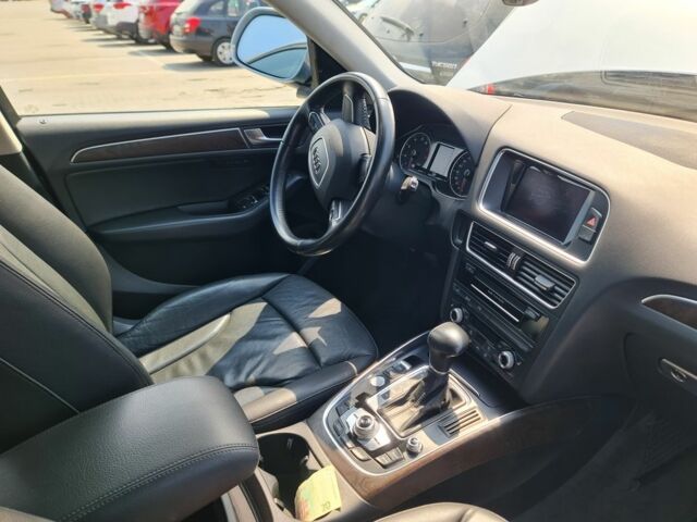 Сірий Ауді Ку 5, об'ємом двигуна 2 л та пробігом 130 тис. км за 16500 $, фото 10 на Automoto.ua