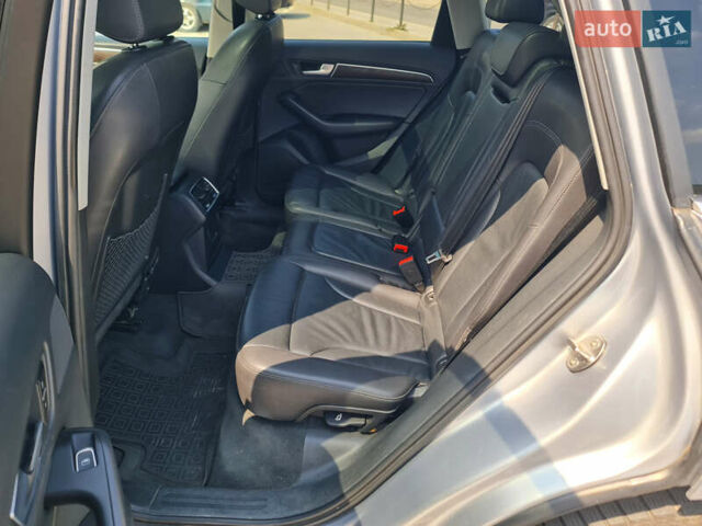 Серый Ауди Ку 5, объемом двигателя 1.98 л и пробегом 130 тыс. км за 17000 $, фото 7 на Automoto.ua