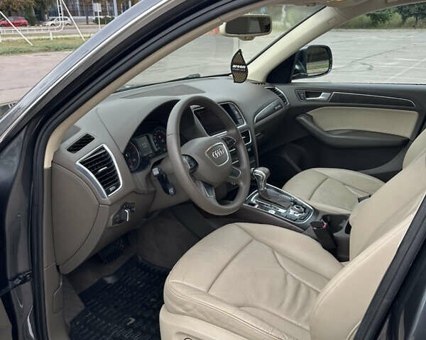 Сірий Ауді Ку 5, об'ємом двигуна 2 л та пробігом 212 тис. км за 18500 $, фото 9 на Automoto.ua
