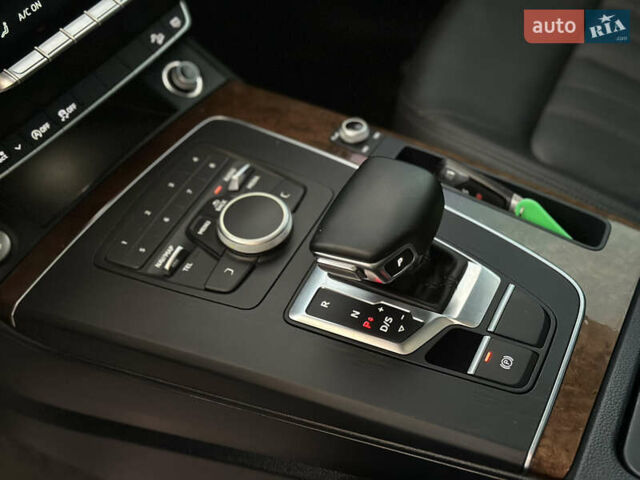 Серый Ауди Ку 5, объемом двигателя 1.98 л и пробегом 147 тыс. км за 20200 $, фото 23 на Automoto.ua