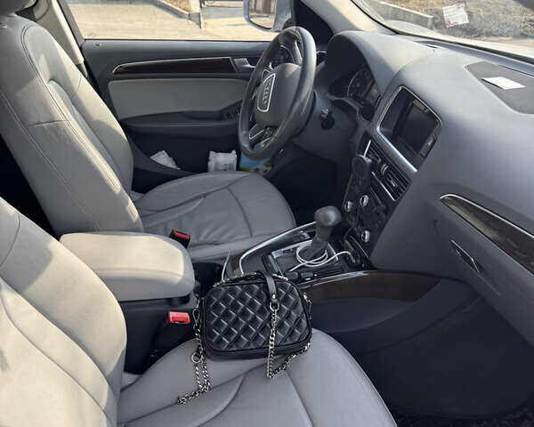 Серый Ауди Ку 5, объемом двигателя 2 л и пробегом 125 тыс. км за 18900 $, фото 3 на Automoto.ua