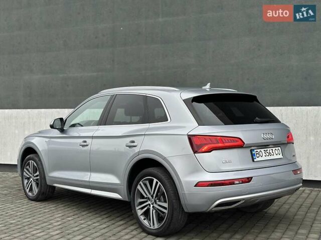 Серый Ауди Ку 5, объемом двигателя 1.97 л и пробегом 165 тыс. км за 34500 $, фото 1 на Automoto.ua