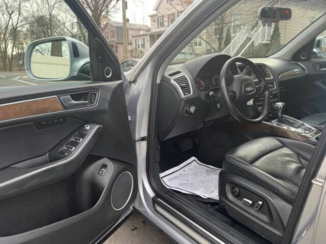 Серый Ауди Ку 5, объемом двигателя 2 л и пробегом 75 тыс. км за 3900 $, фото 8 на Automoto.ua