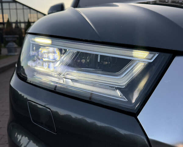 Серый Ауди Ку 5, объемом двигателя 1.97 л и пробегом 235 тыс. км за 32600 $, фото 39 на Automoto.ua