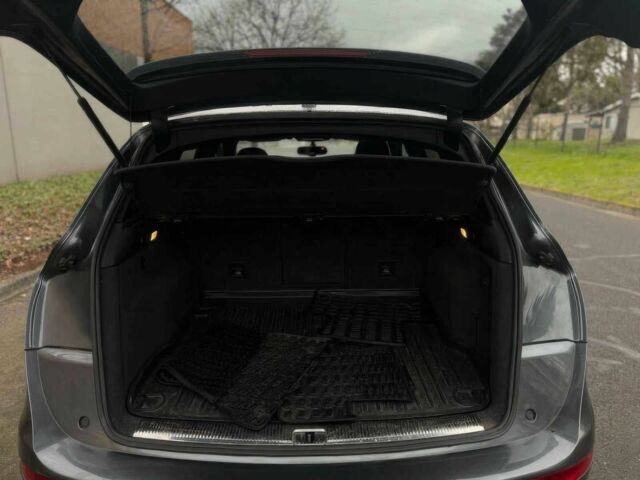 Сірий Ауді Ку 5, об'ємом двигуна 2 л та пробігом 70 тис. км за 8000 $, фото 11 на Automoto.ua