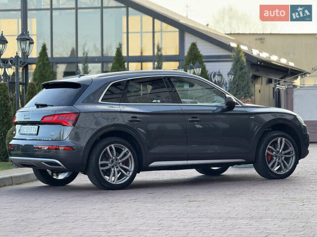 Серый Ауди Ку 5, объемом двигателя 1.97 л и пробегом 235 тыс. км за 32600 $, фото 18 на Automoto.ua