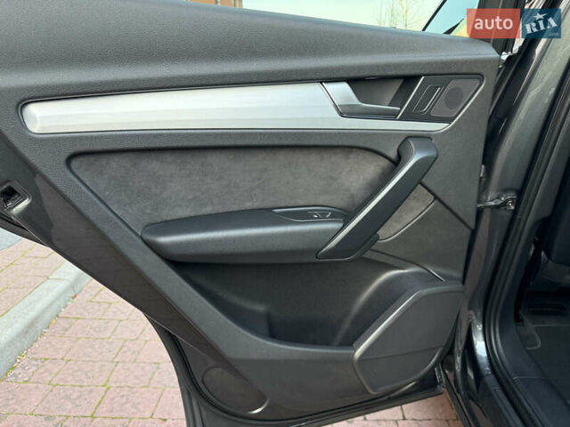 Серый Ауди Ку 5, объемом двигателя 1.97 л и пробегом 235 тыс. км за 32600 $, фото 77 на Automoto.ua