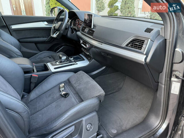 Серый Ауди Ку 5, объемом двигателя 1.97 л и пробегом 235 тыс. км за 32600 $, фото 63 на Automoto.ua