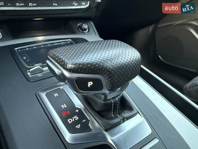 Серый Ауди Ку 5, объемом двигателя 1.97 л и пробегом 235 тыс. км за 32600 $, фото 86 на Automoto.ua