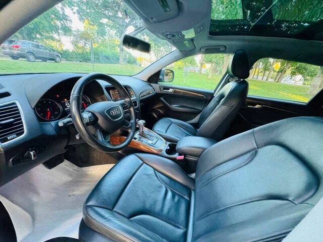 Сірий Ауді Ку 5, об'ємом двигуна 2 л та пробігом 77 тис. км за 3400 $, фото 7 на Automoto.ua