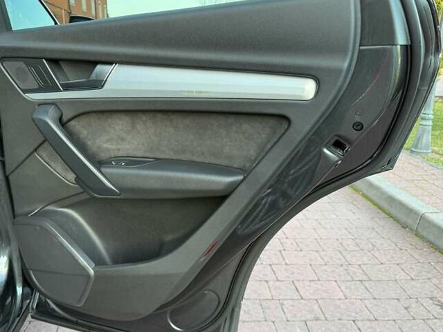 Серый Ауди Ку 5, объемом двигателя 1.97 л и пробегом 235 тыс. км за 32600 $, фото 69 на Automoto.ua