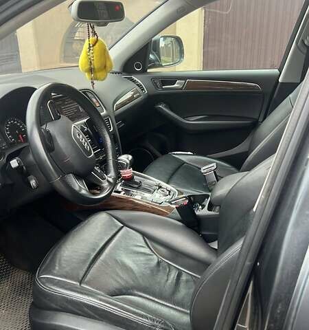 Серый Ауди Ку 5, объемом двигателя 1.98 л и пробегом 220 тыс. км за 16000 $, фото 2 на Automoto.ua