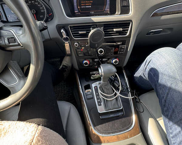 Серый Ауди Ку 5, объемом двигателя 2 л и пробегом 125 тыс. км за 18900 $, фото 11 на Automoto.ua