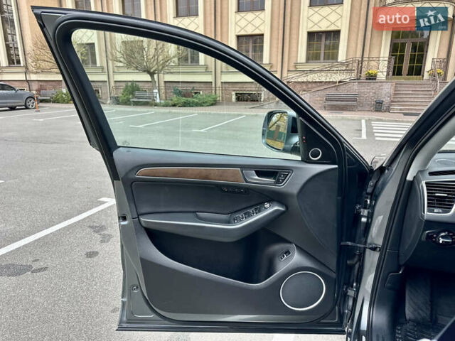 Серый Ауди Ку 5, объемом двигателя 1.98 л и пробегом 173 тыс. км за 16999 $, фото 28 на Automoto.ua