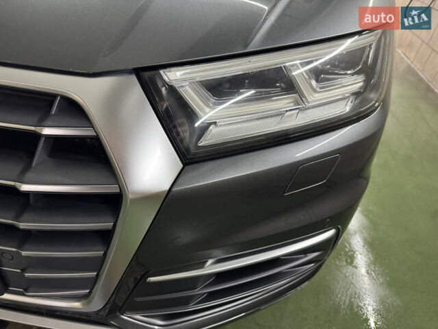 Серый Ауди Ку 5, объемом двигателя 1.97 л и пробегом 131 тыс. км за 35000 $, фото 18 на Automoto.ua