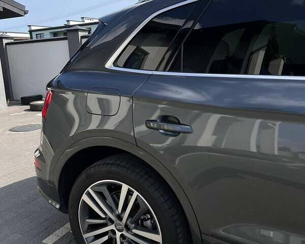 Серый Ауди Ку 5, объемом двигателя 1.97 л и пробегом 280 тыс. км за 28900 $, фото 4 на Automoto.ua