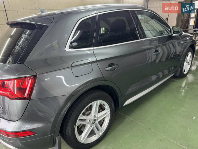 Серый Ауди Ку 5, объемом двигателя 1.97 л и пробегом 131 тыс. км за 35000 $, фото 5 на Automoto.ua