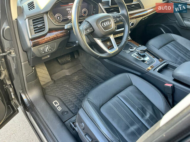 Серый Ауди Ку 5, объемом двигателя 1.98 л и пробегом 110 тыс. км за 25000 $, фото 35 на Automoto.ua