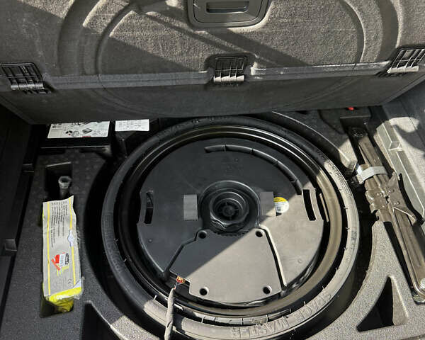 Серый Ауди Ку 5, объемом двигателя 1.97 л и пробегом 108 тыс. км за 36200 $, фото 10 на Automoto.ua