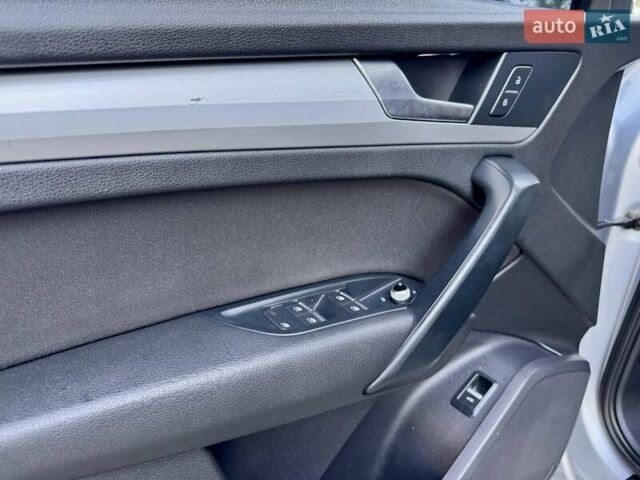 Серый Ауди Ку 5, объемом двигателя 1.97 л и пробегом 154 тыс. км за 23800 $, фото 41 на Automoto.ua