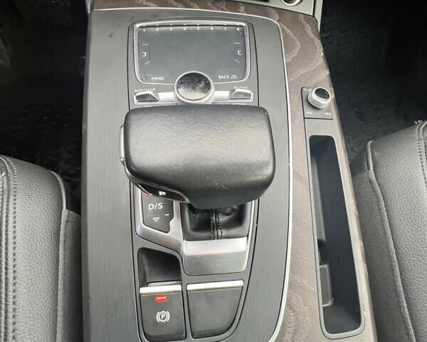 Серый Ауди Ку 5, объемом двигателя 1.98 л и пробегом 148 тыс. км за 25000 $, фото 16 на Automoto.ua