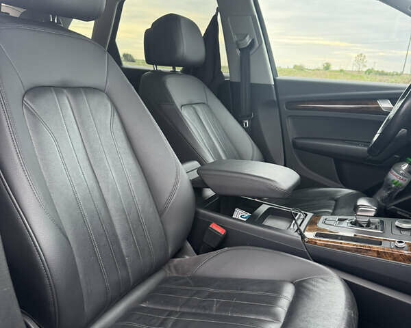 Серый Ауди Ку 5, объемом двигателя 1.98 л и пробегом 180 тыс. км за 24500 $, фото 13 на Automoto.ua