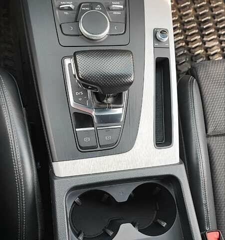 Серый Ауди Ку 5, объемом двигателя 1.97 л и пробегом 127 тыс. км за 34500 $, фото 10 на Automoto.ua