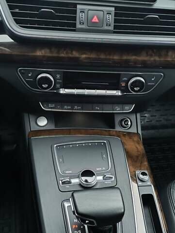 Серый Ауди Ку 5, объемом двигателя 1.98 л и пробегом 108 тыс. км за 24200 $, фото 14 на Automoto.ua