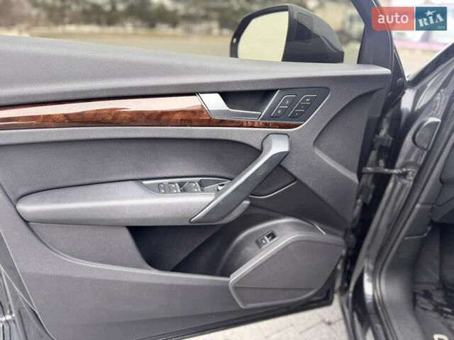 Серый Ауди Ку 5, объемом двигателя 2 л и пробегом 169 тыс. км за 25300 $, фото 9 на Automoto.ua